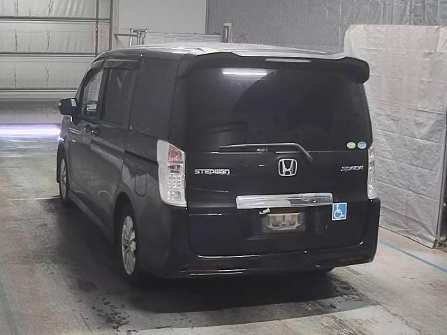 HONDA STEP WAGON 2011