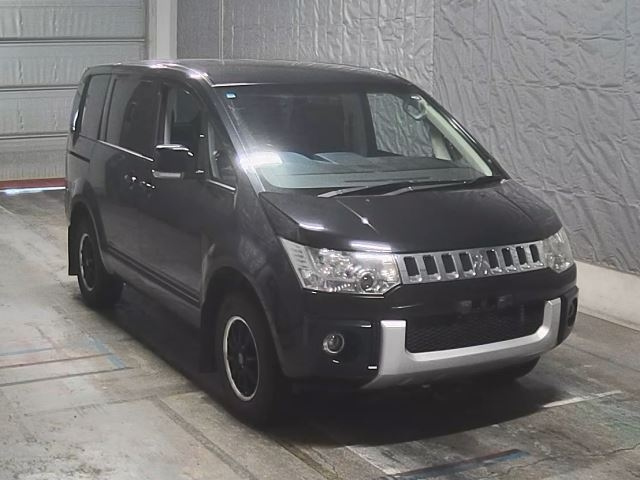 MITSUBISHI DELICA D5 2010