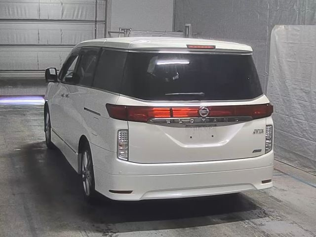 NISSAN ELGRAND 2010