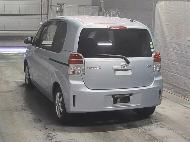 TOYOTA SPADE 2013