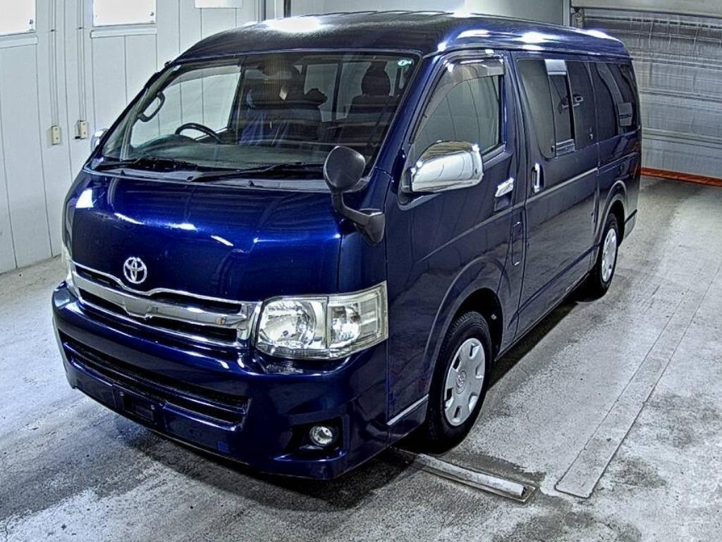 TOYOTA HIACE 2011