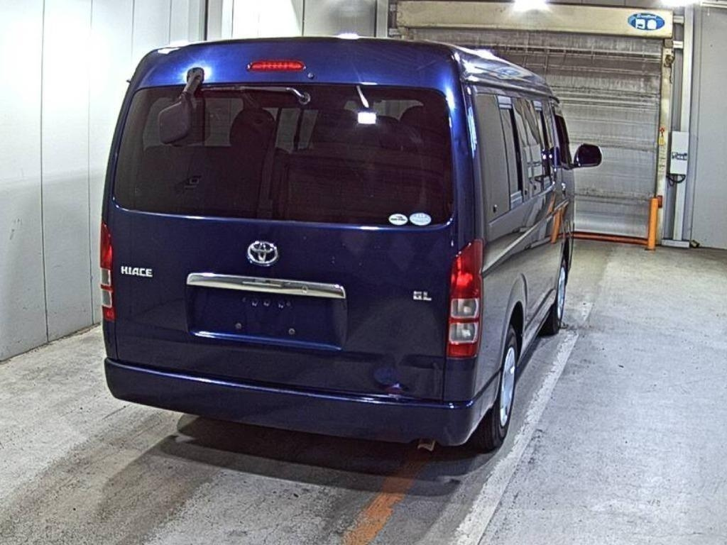 TOYOTA HIACE 2011