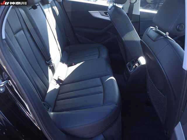 AUDI A4 2021