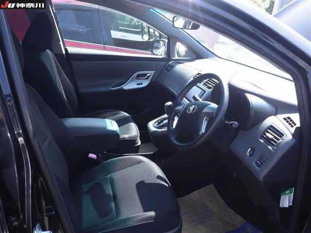 TOYOTA MARK X ZIO 2010