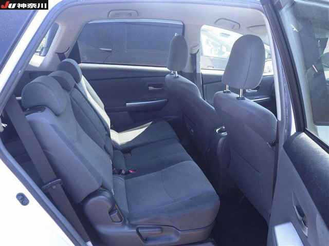 TOYOTA PRIUS ALPHA 2013