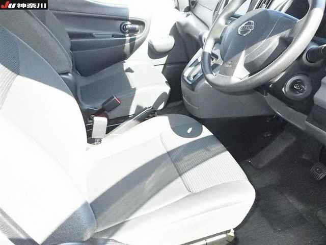 NISSAN NV200 2018