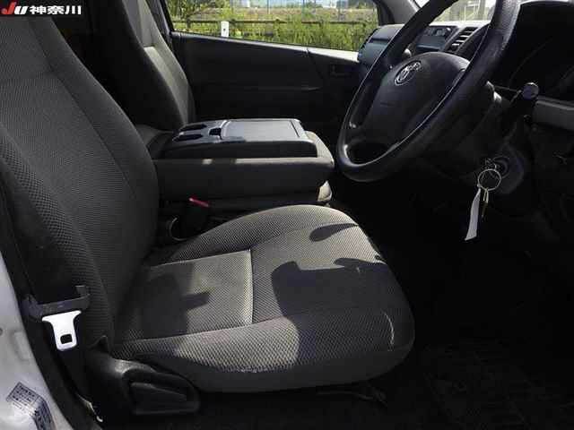 TOYOTA HIACE VAN 2011