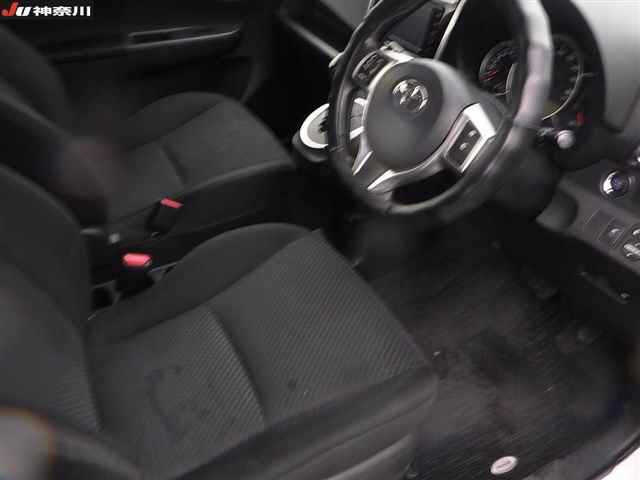 TOYOTA RACTIS 2015