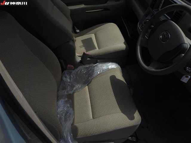 TOYOTA RAUM 2010