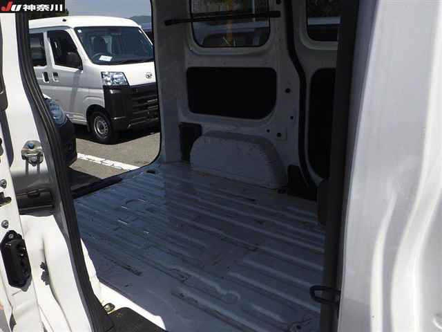 NISSAN NV200 2021