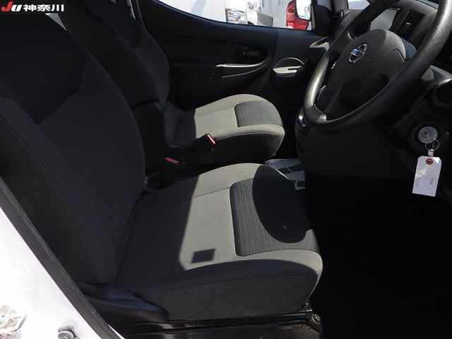 NISSAN NV200 2019