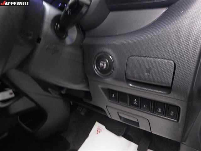 MITSUBISHI DELICA D2 2015