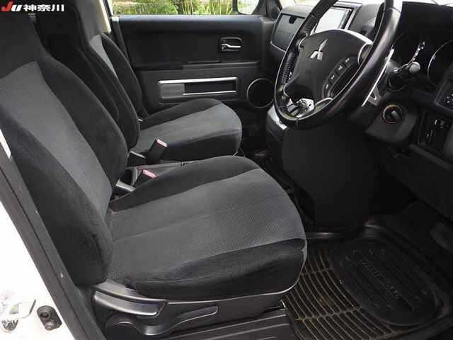 MITSUBISHI DELICA D5 2010