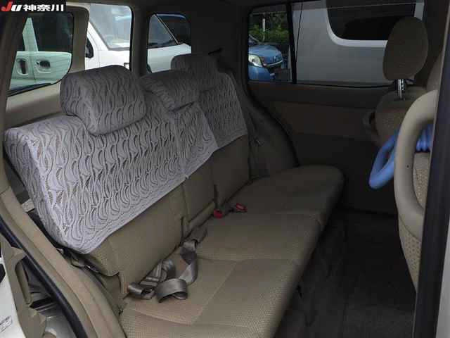 TOYOTA RAUM 2009
