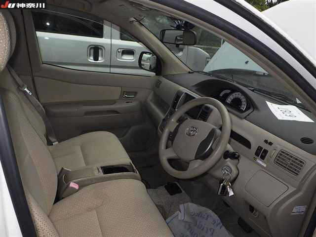 TOYOTA RAUM 2009
