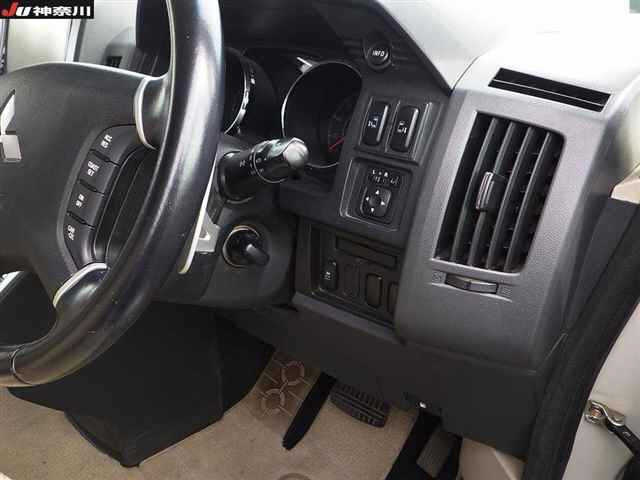 MITSUBISHI DELICA D5 2010