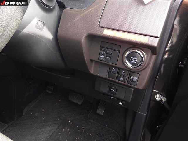 TOYOTA ROOMY 2022