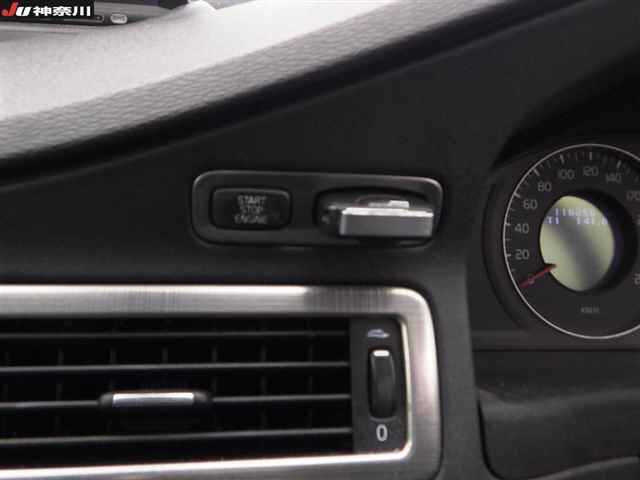 VOLVO V70 2010