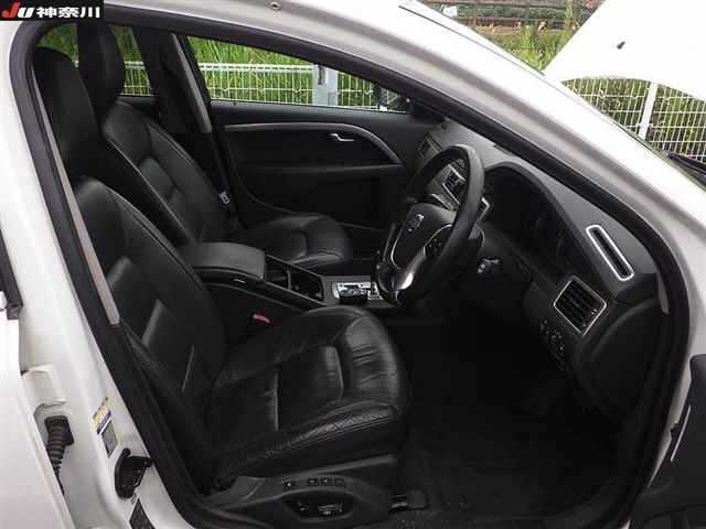 VOLVO V70 2010