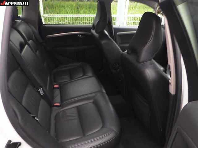 VOLVO V70 2010