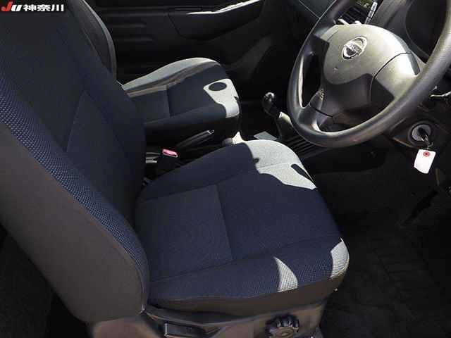 NISSAN KIX 2009