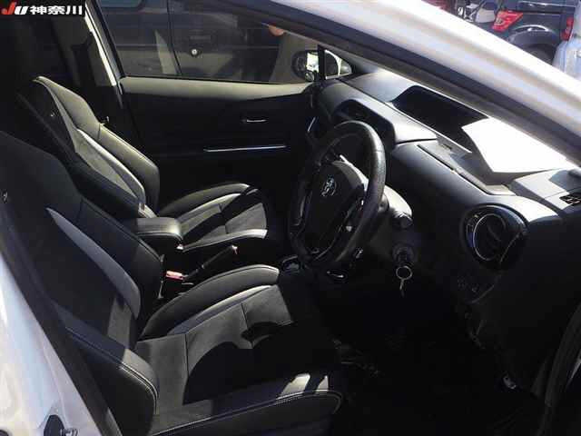 TOYOTA AQUA 2015