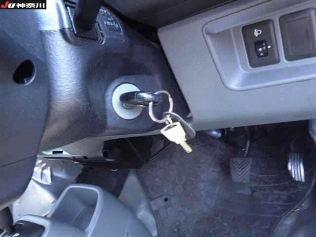 NISSAN CLIPPER VAN 2013