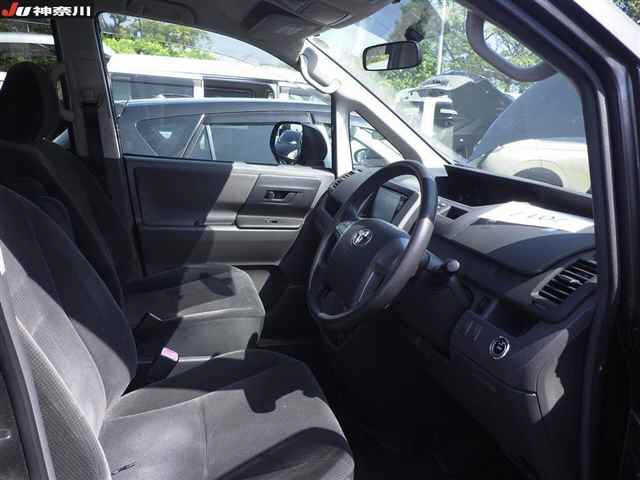 TOYOTA NOAH 2009