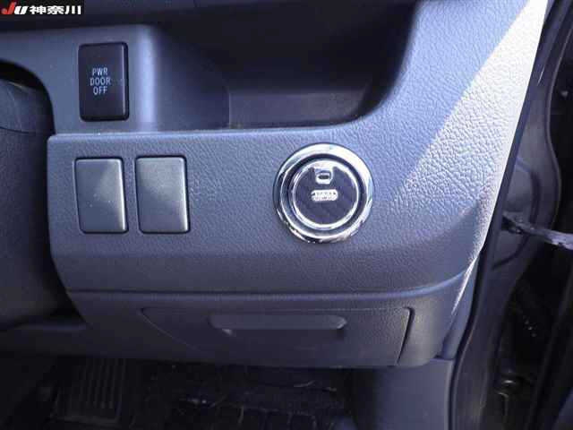 TOYOTA NOAH 2009