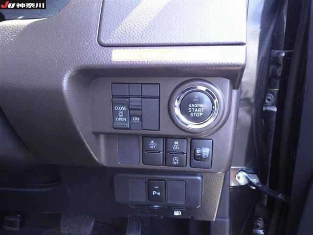 TOYOTA ROOMY 2022