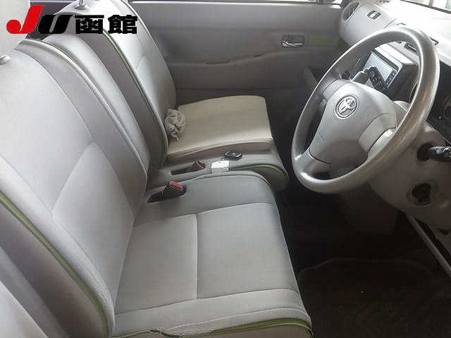 TOYOTA PIXIS SPACE 2016