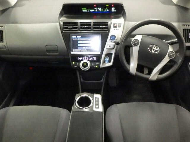 TOYOTA PRIUS ALPHA 2013