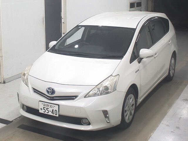 TOYOTA PRIUS ALPHA 2013