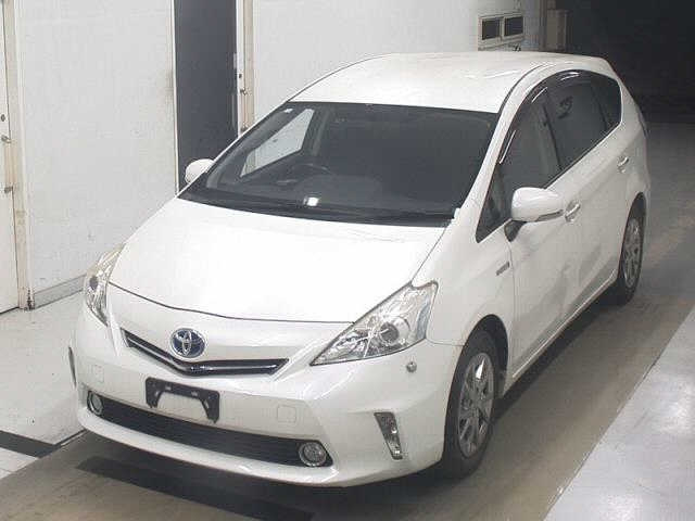 TOYOTA PRIUS ALPHA 2014
