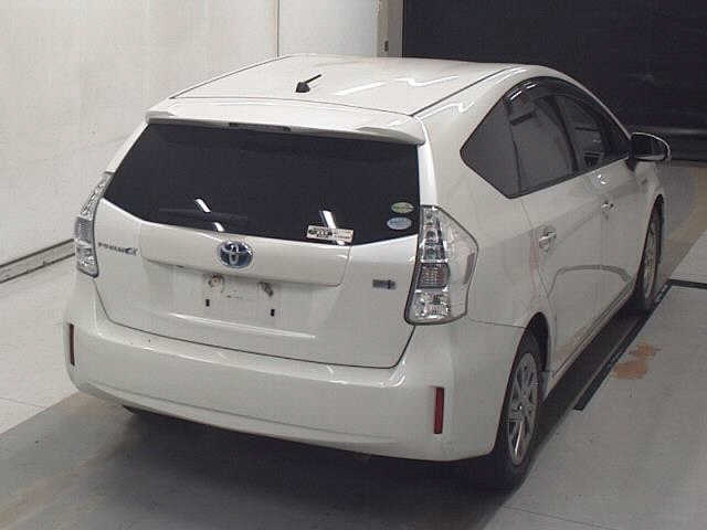 TOYOTA PRIUS ALPHA 2014