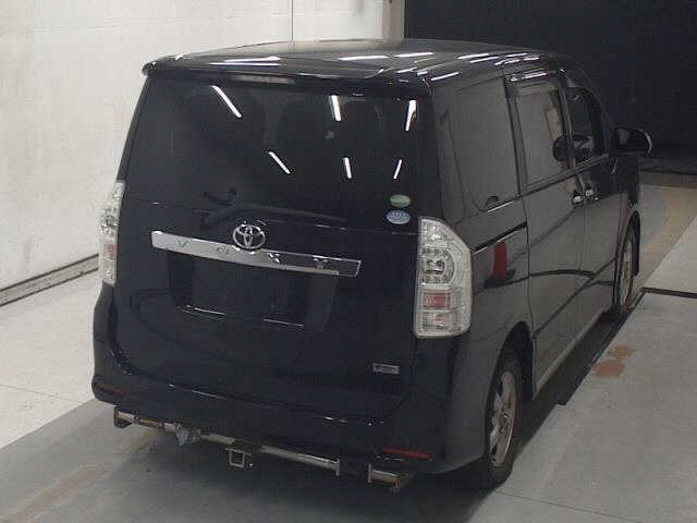TOYOTA VOXY 2012