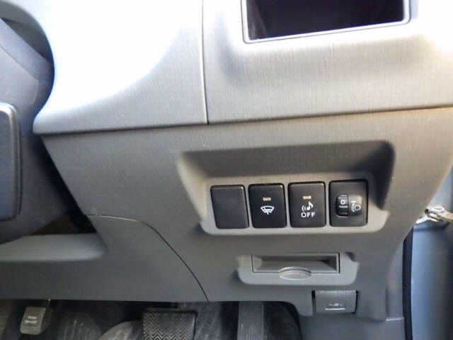 TOYOTA PRIUS ALPHA 2011