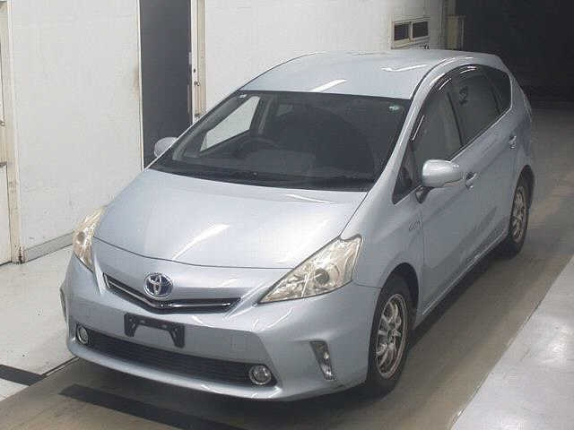 TOYOTA PRIUS ALPHA 2011