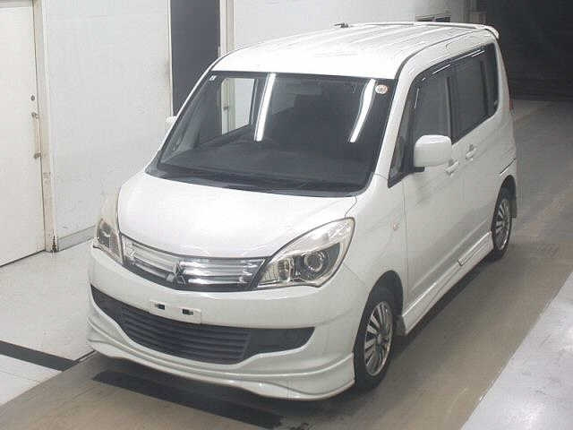 MITSUBISHI DELICA D2 2011