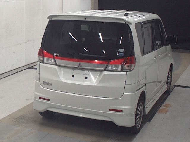 MITSUBISHI DELICA D2 2011