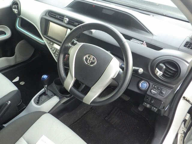 TOYOTA AQUA 2013