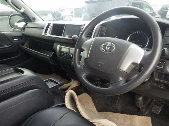 TOYOTA HIACE 2016