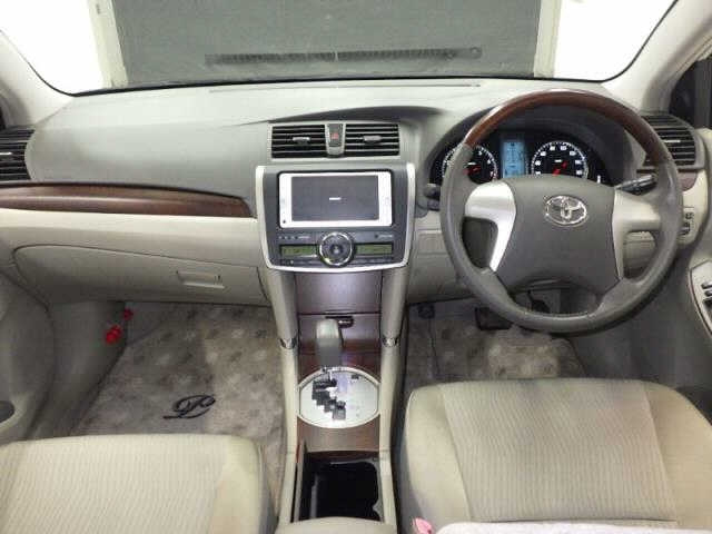 TOYOTA PREMIO 2012