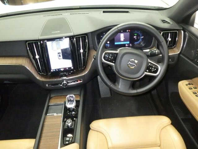 VOLVO XC60 2022