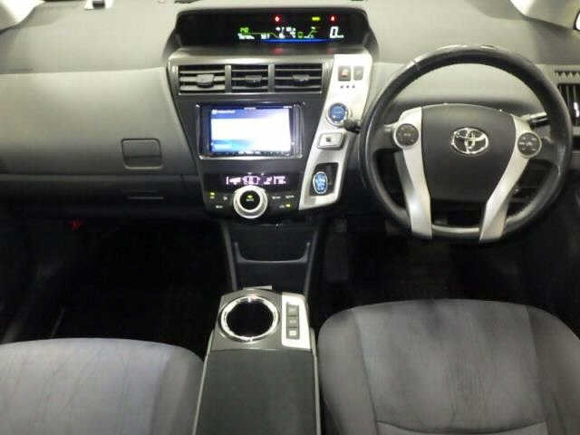 TOYOTA PRIUS ALPHA 2012