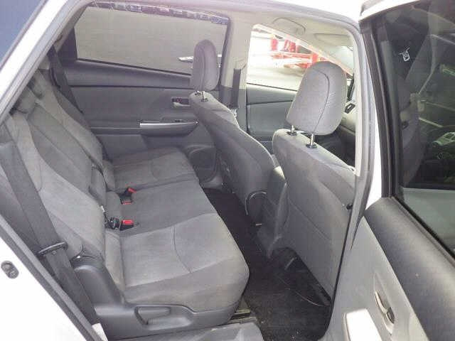 TOYOTA PRIUS ALPHA 2012