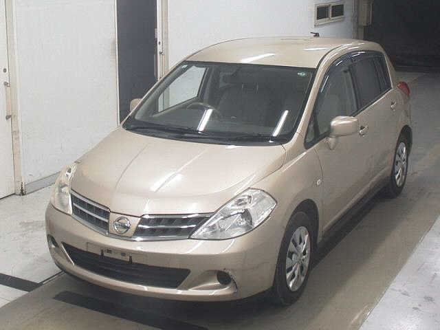 NISSAN TIIDA 2010