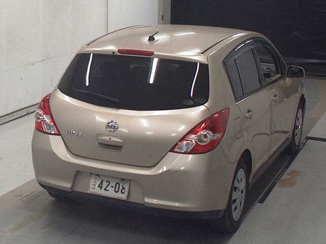 NISSAN TIIDA 2010