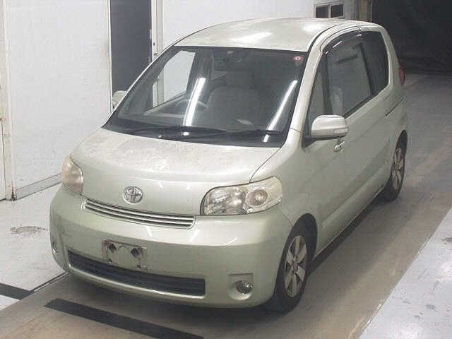 TOYOTA PORTE 2010
