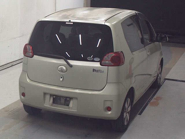 TOYOTA PORTE 2010